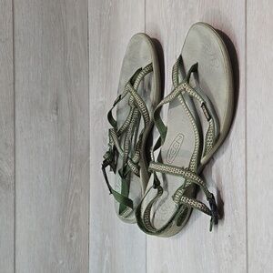 Keen Womens Strappy Outdoor hiking Sandals shoes sz 8.5